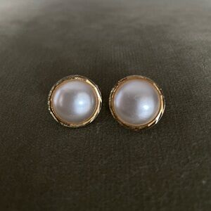 Vintage Pearl & Gold Clip On Earrings